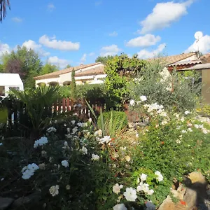 https://les-glycines-figanieres.fr-provencehotel.com